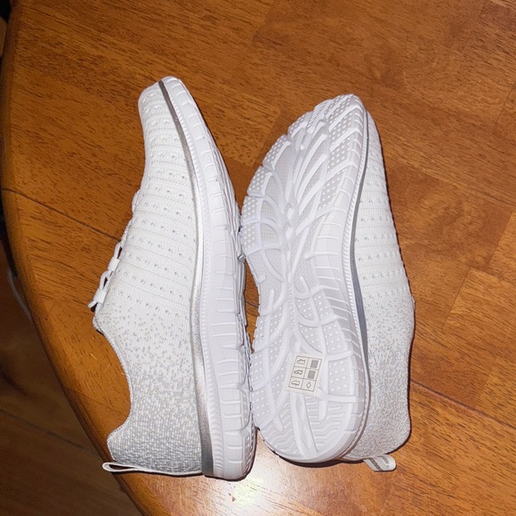 New Skechers Women's White Slip-On Sneakers - Picture 4 of 4